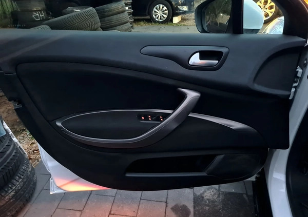 Kia Carens cena 33499 przebieg: 125960, rok produkcji 2014 z Nasielsk małe 497
